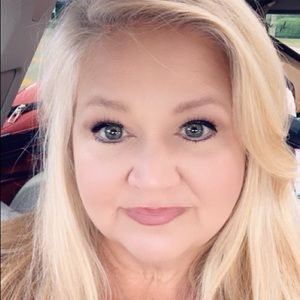 Meet your Posher, Loresa